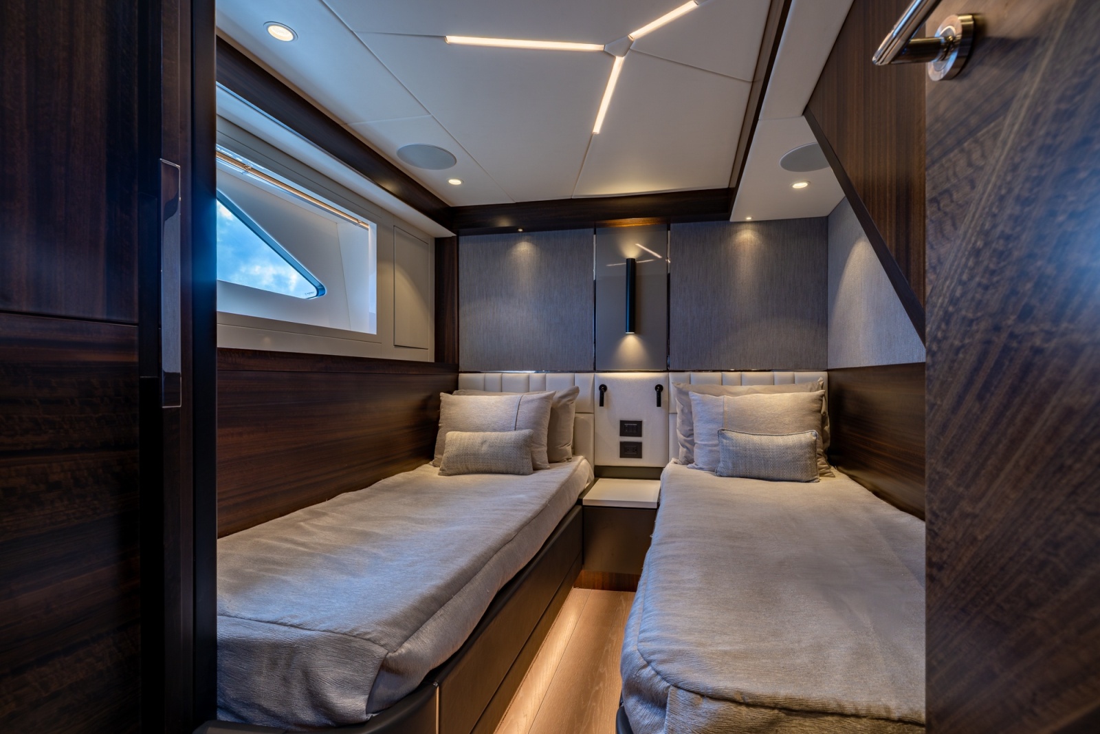 2022 Sunseeker Manhattan