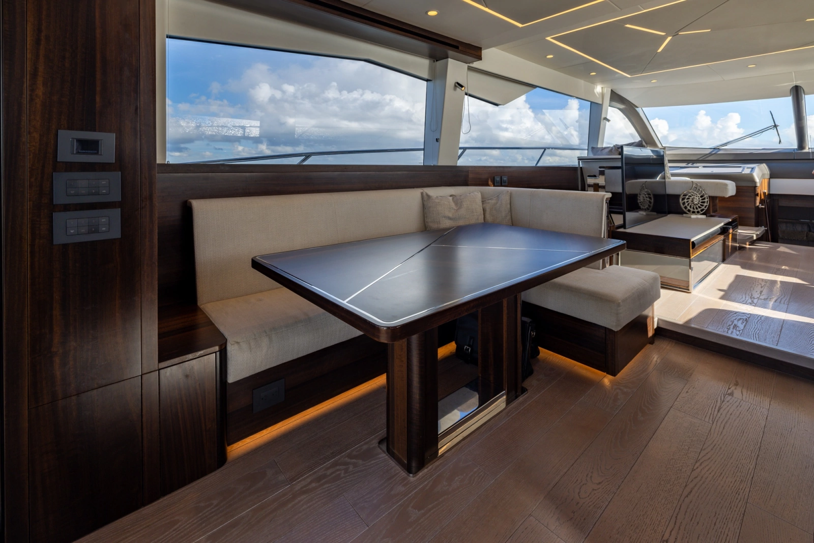 2022 Sunseeker Manhattan