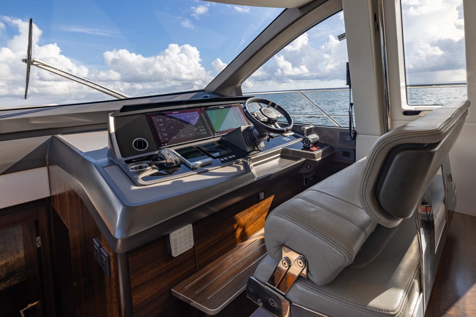 2022 Sunseeker Manhattan