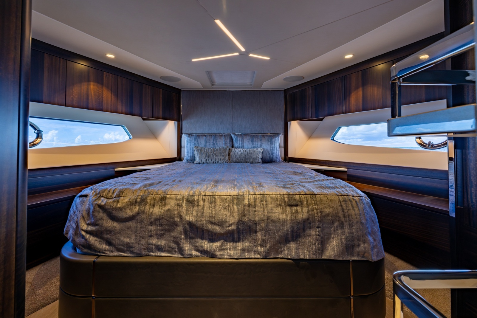 2022 Sunseeker Manhattan