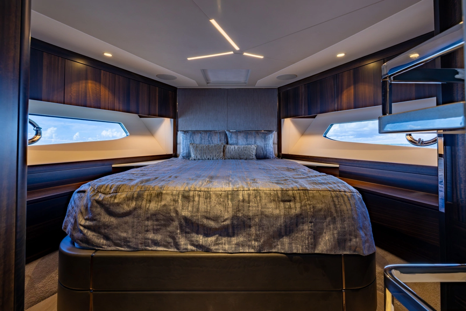 2022 Sunseeker Manhattan