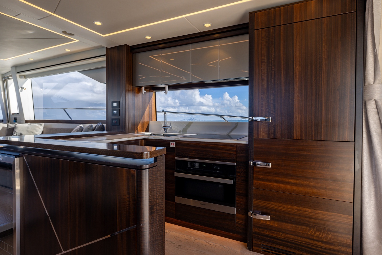 2022 Sunseeker Manhattan