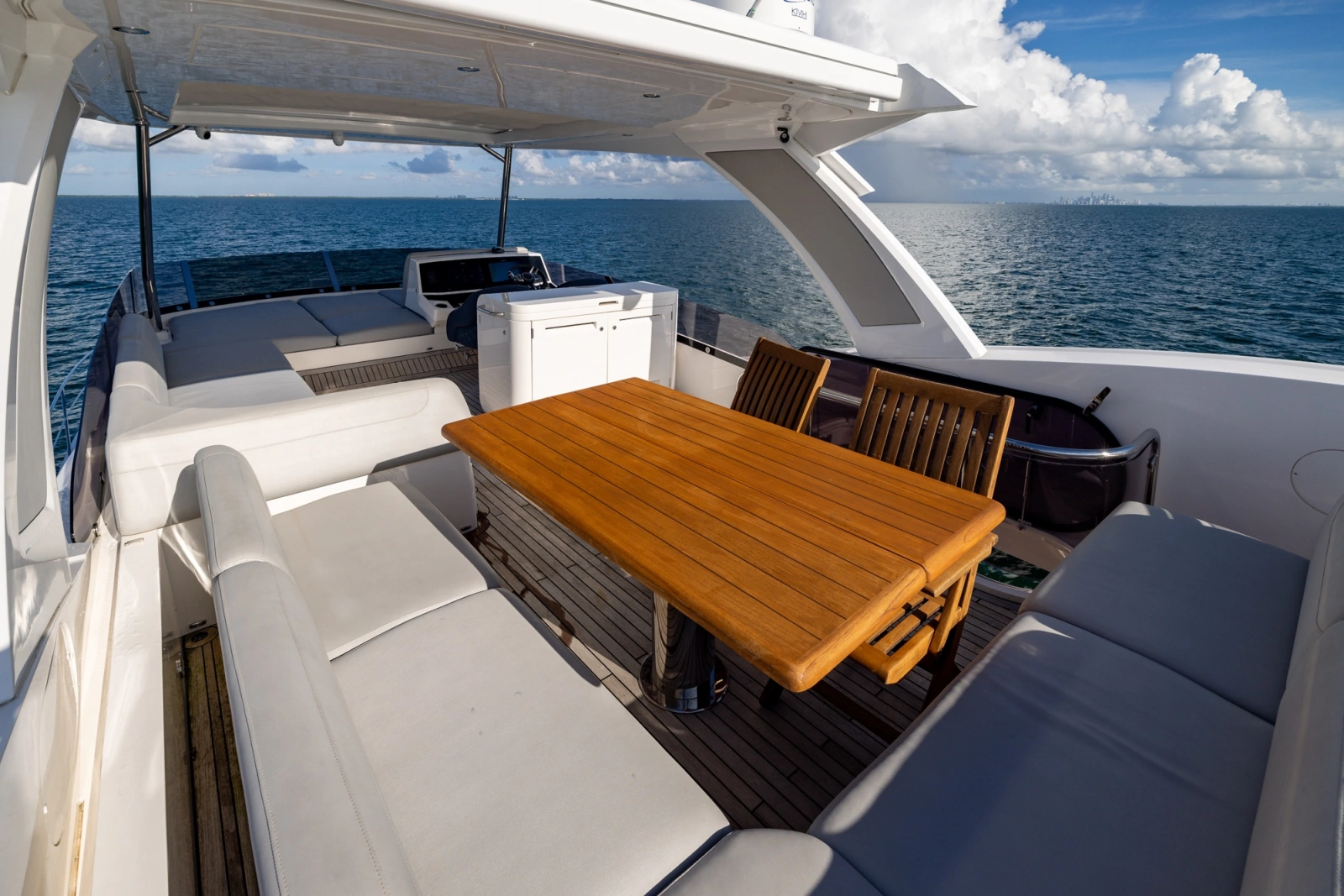 2022 Sunseeker Manhattan