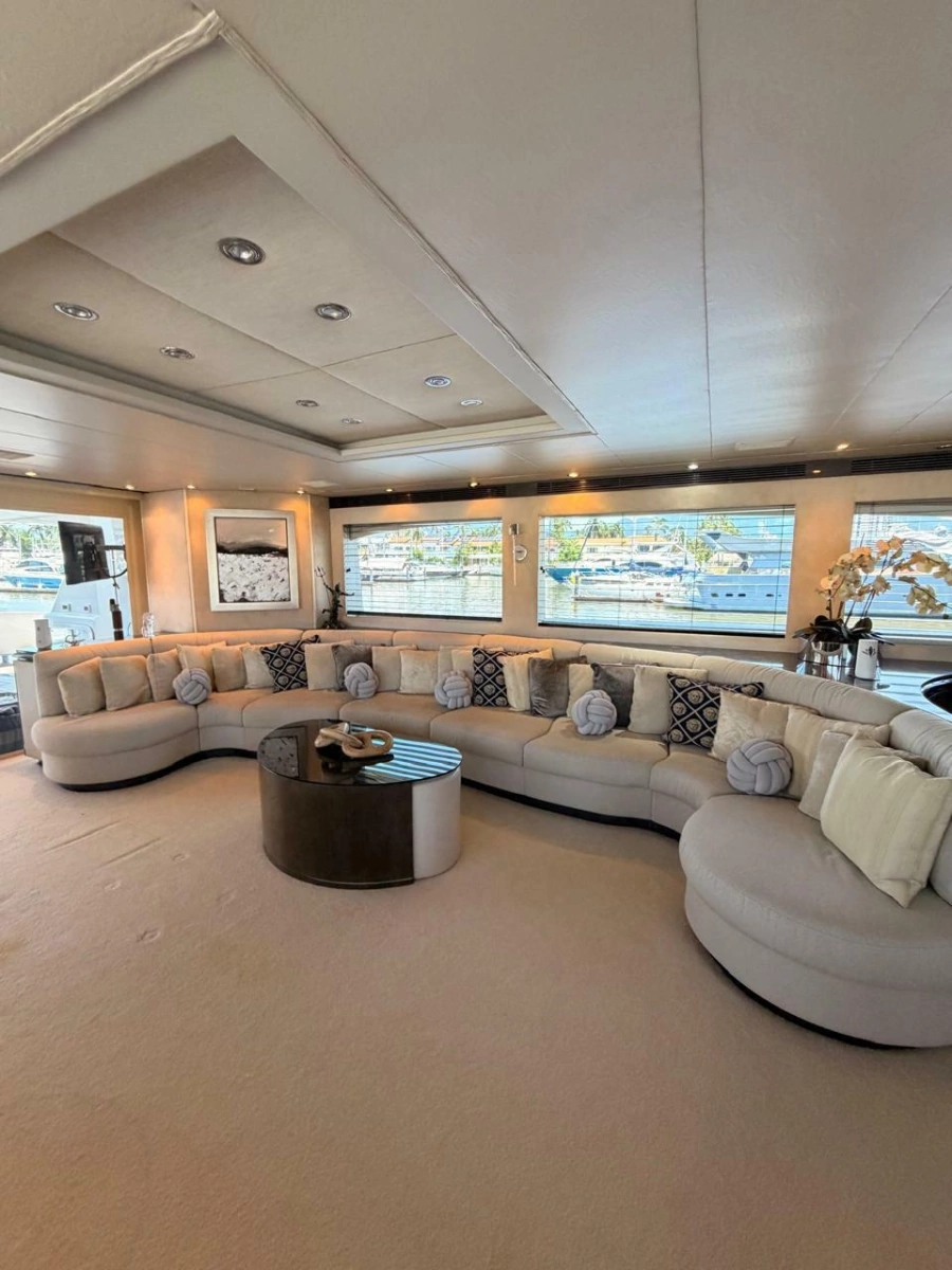 Main Saloon 2