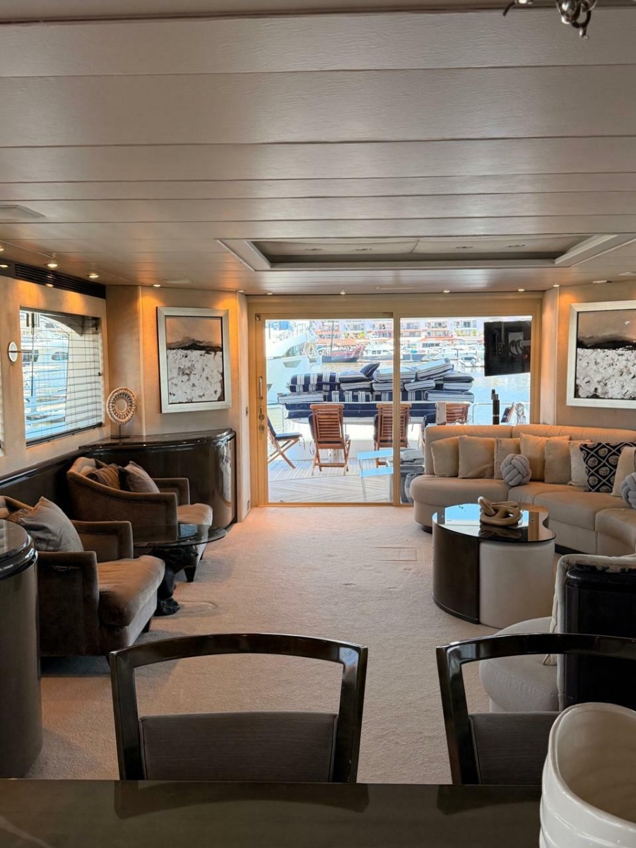 Main Saloon 4