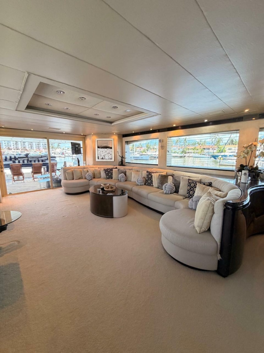Main Saloon 8