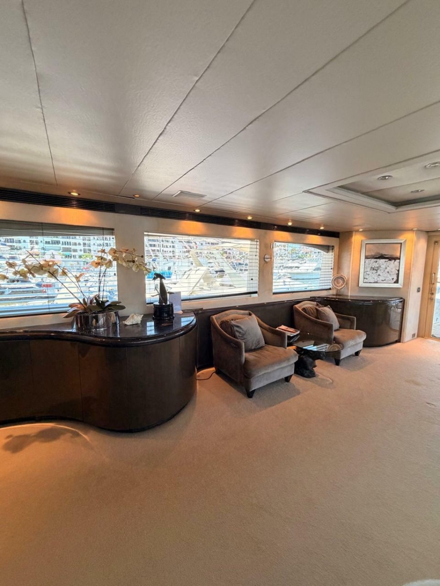 Main Saloon 6