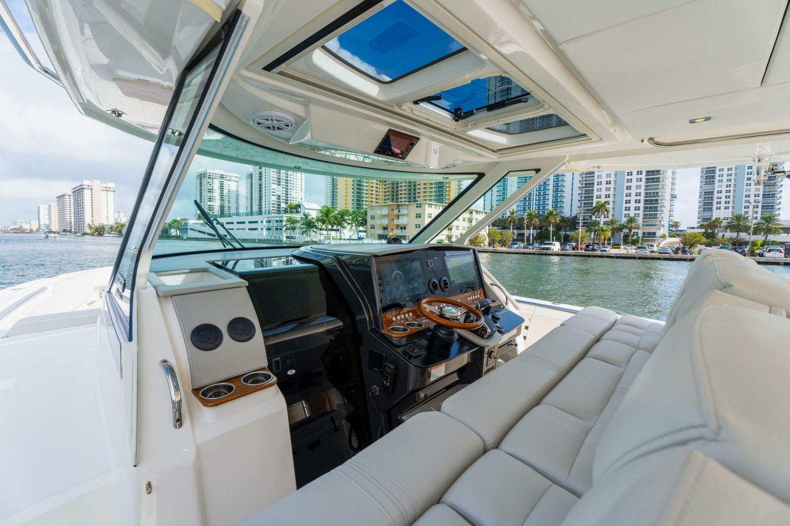 2024 Tiara Yachts 43 LS