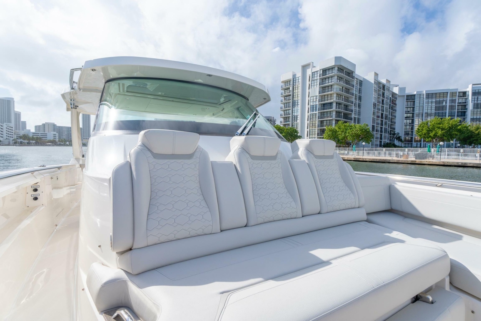 2024 Tiara Yachts 43 LS
