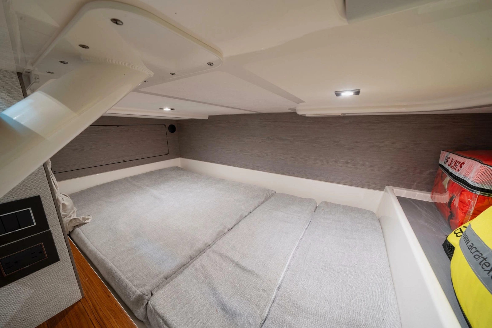 2024 Tiara Yachts 43 LS