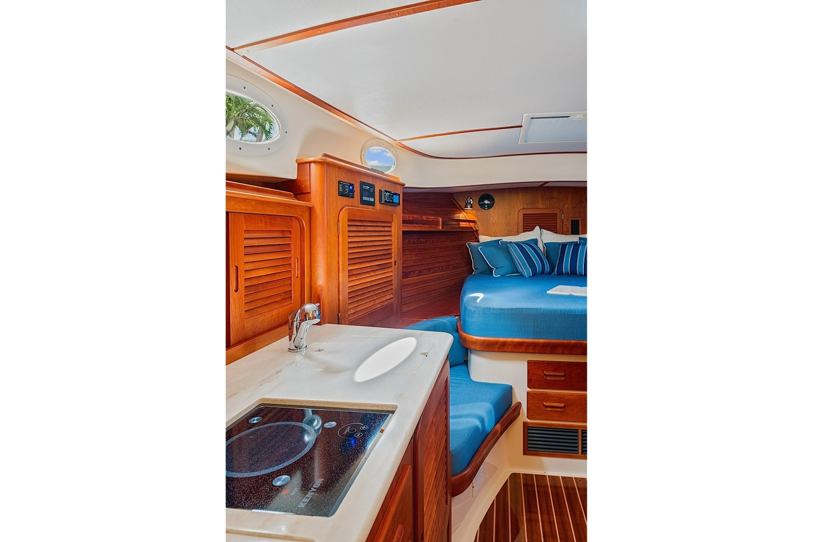 2018 Hinckley Picnic Boat 37 MKIII