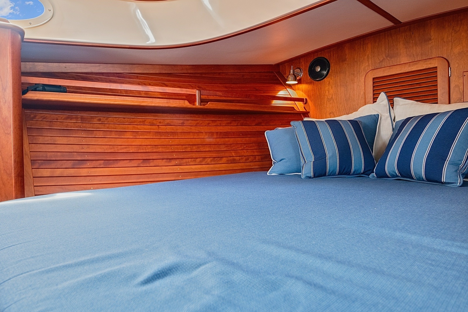 2018 Hinckley Picnic Boat 37 MKIII