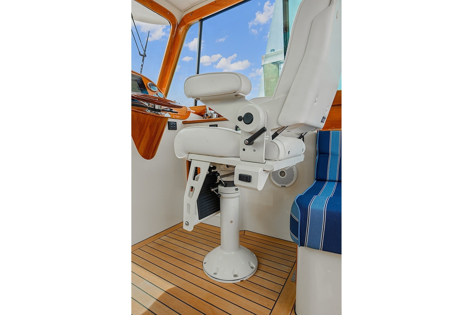 2018 Hinckley Picnic Boat 37 MKIII