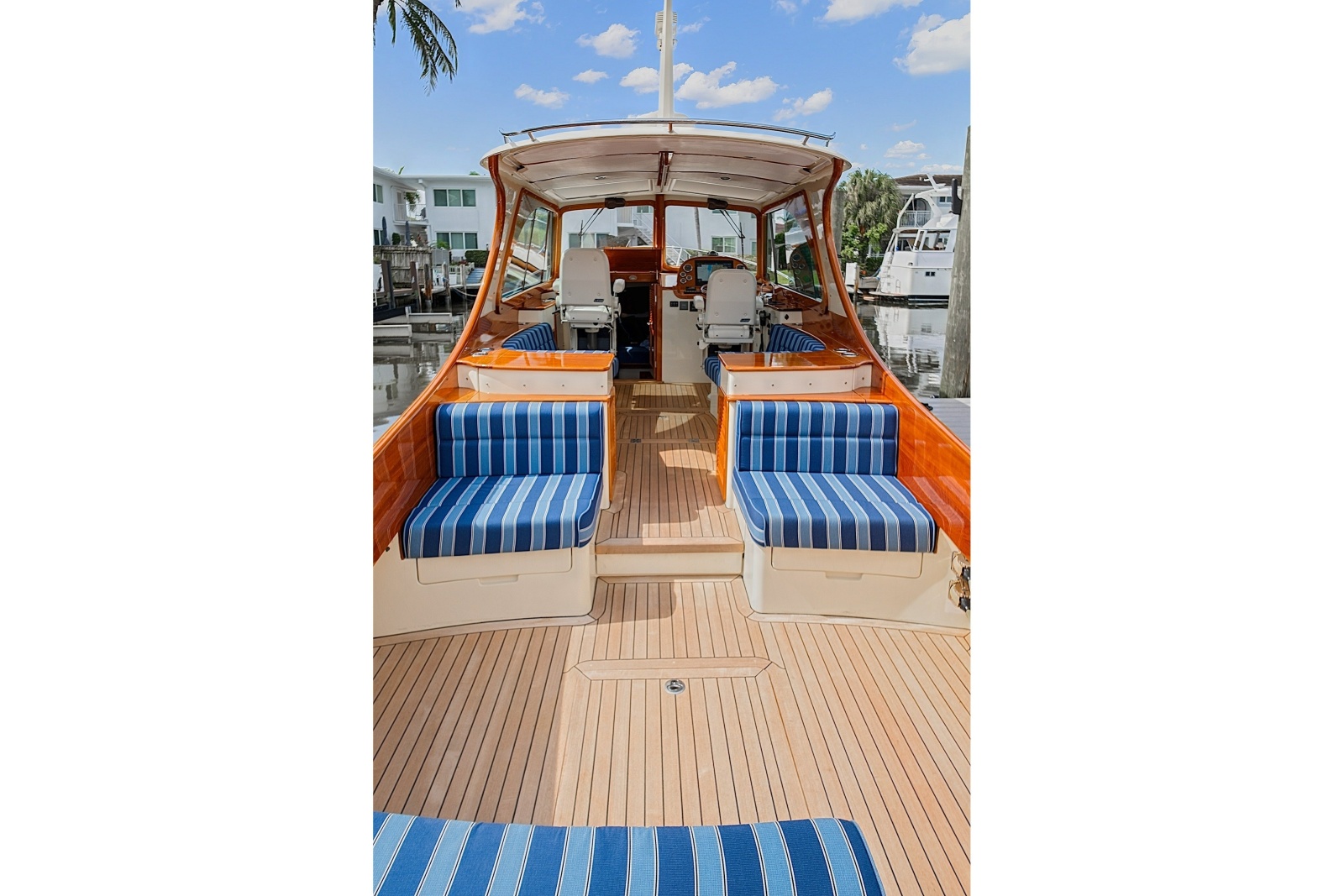 2018 Hinckley Picnic Boat 37 MKIII