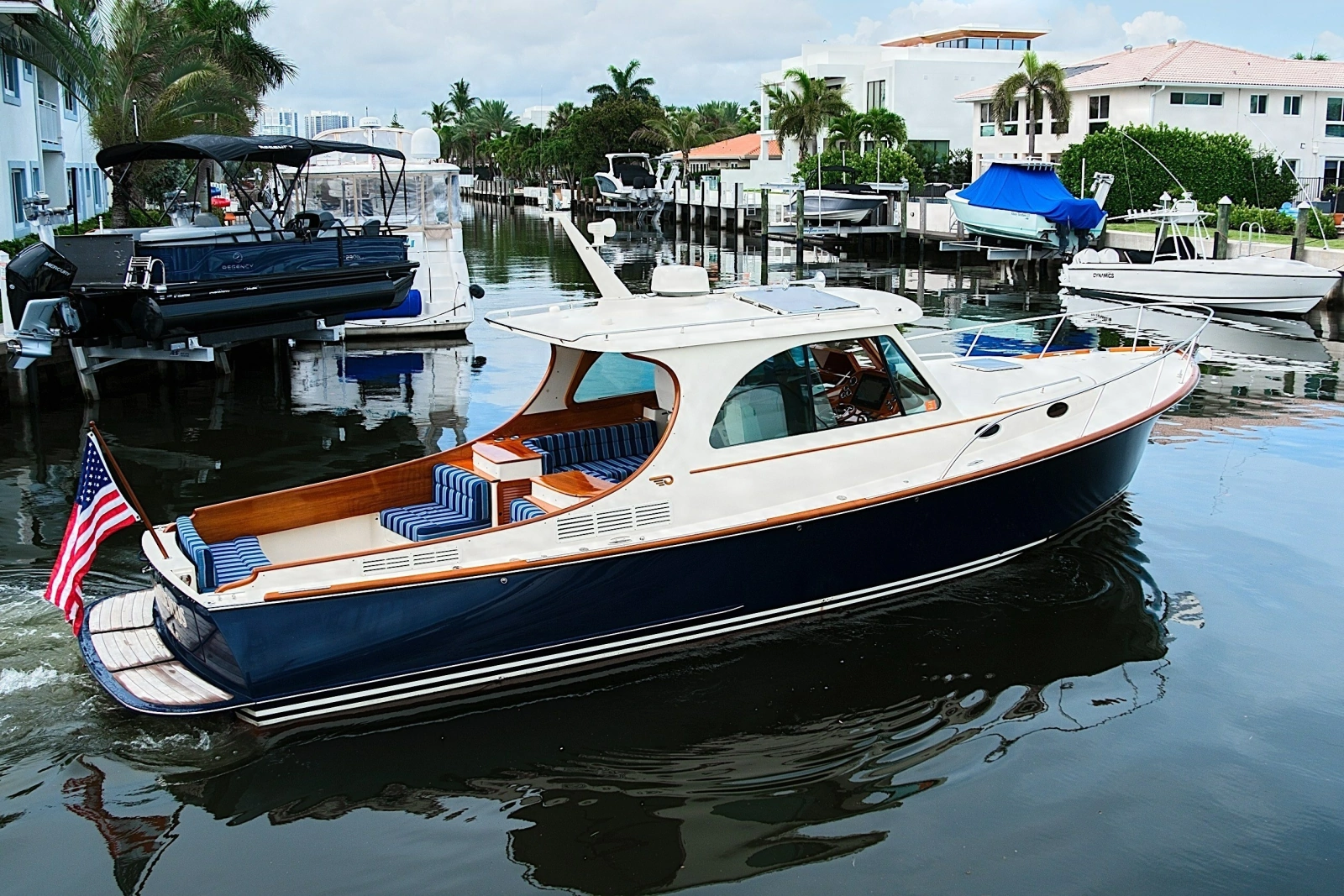 2018 Hinckley Picnic Boat 37 MKIII