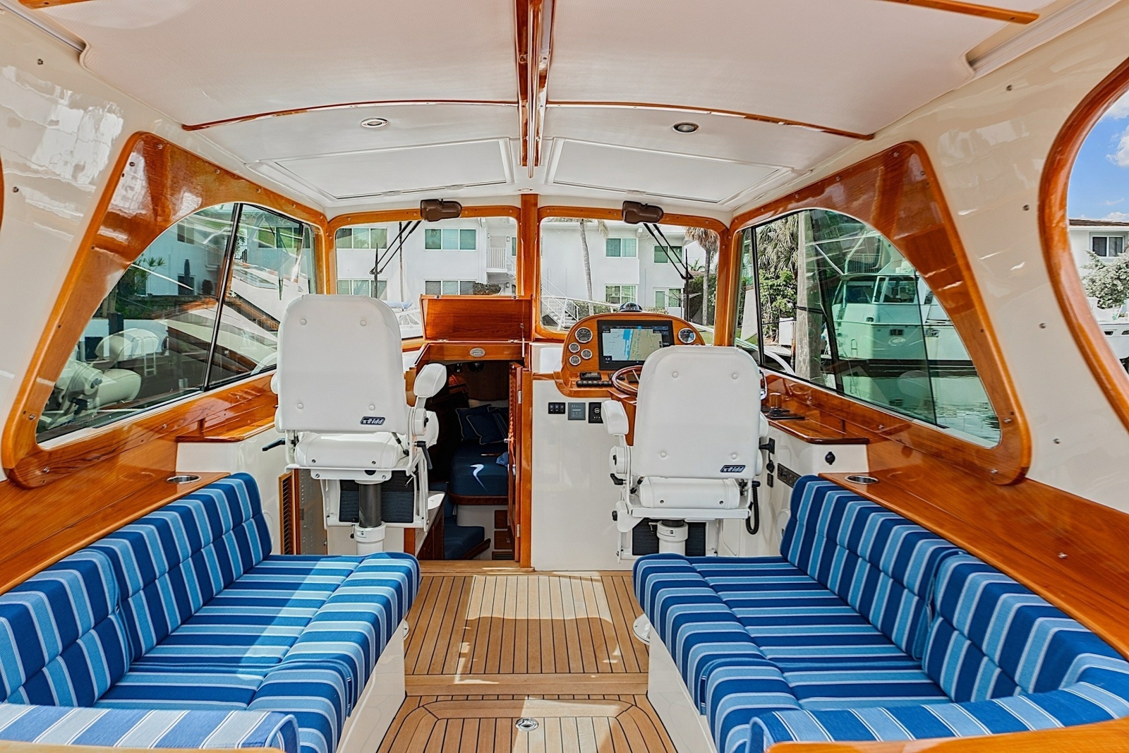 2018 Hinckley Picnic Boat 37 MKIII