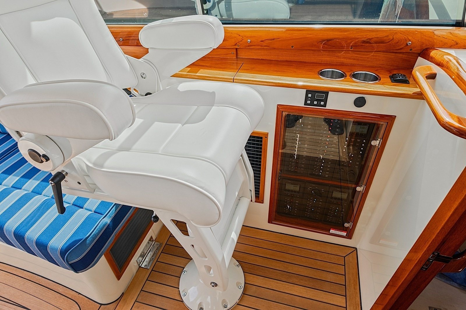2018 Hinckley Picnic Boat 37 MKIII