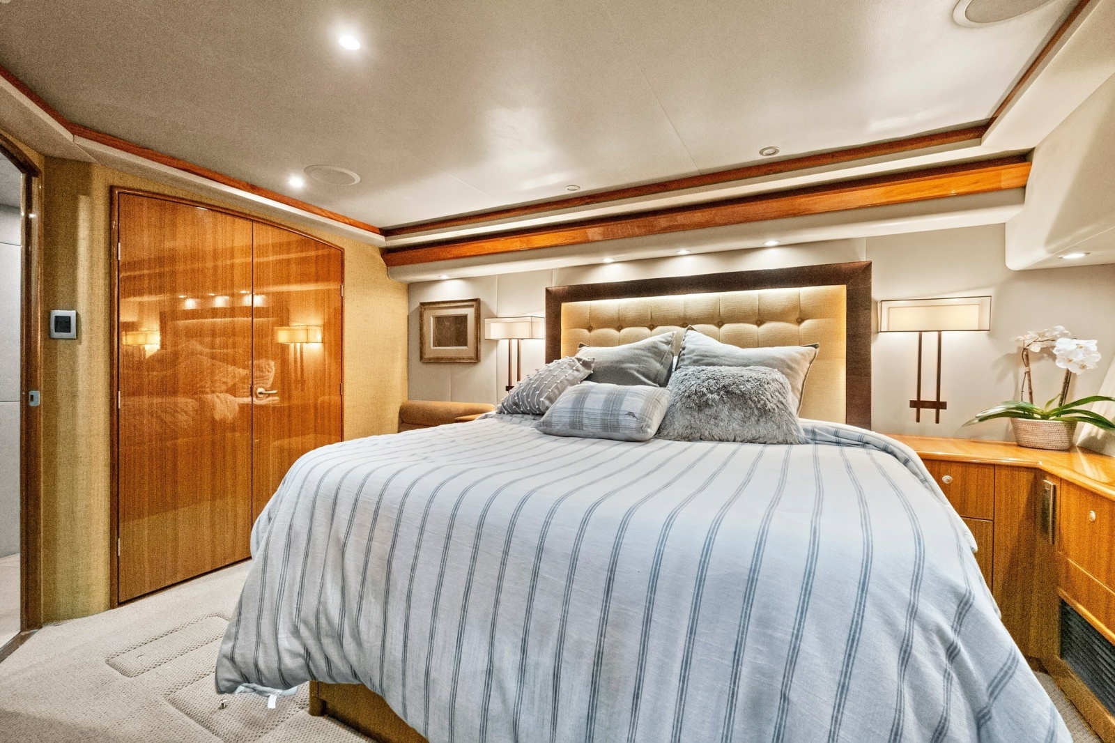 2008 Viking 74 Enclosed Bridge