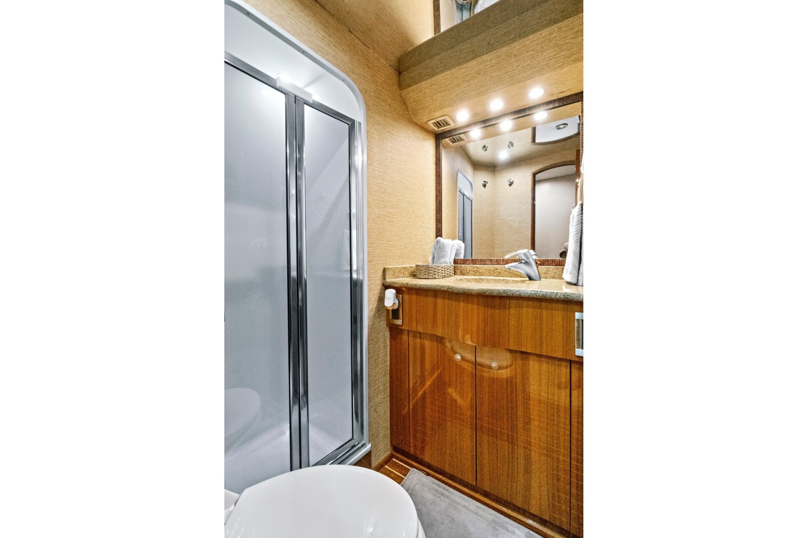 2008 Viking 74 Enclosed Bridge