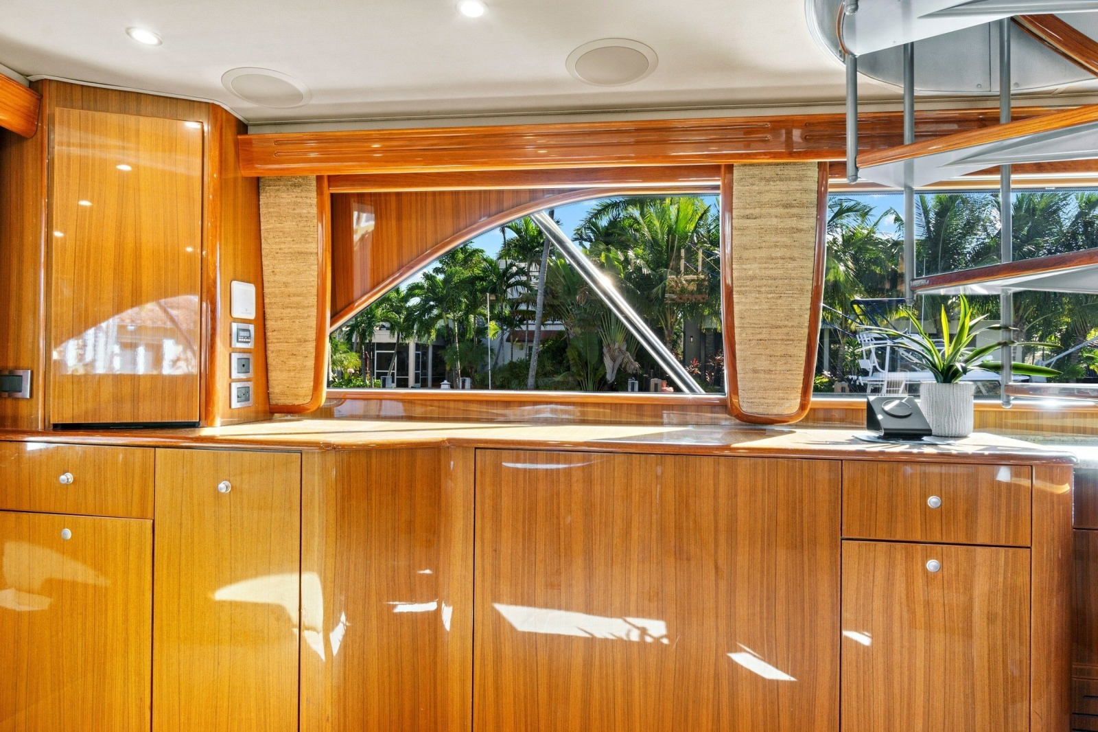 2008 Viking 74 Enclosed Bridge