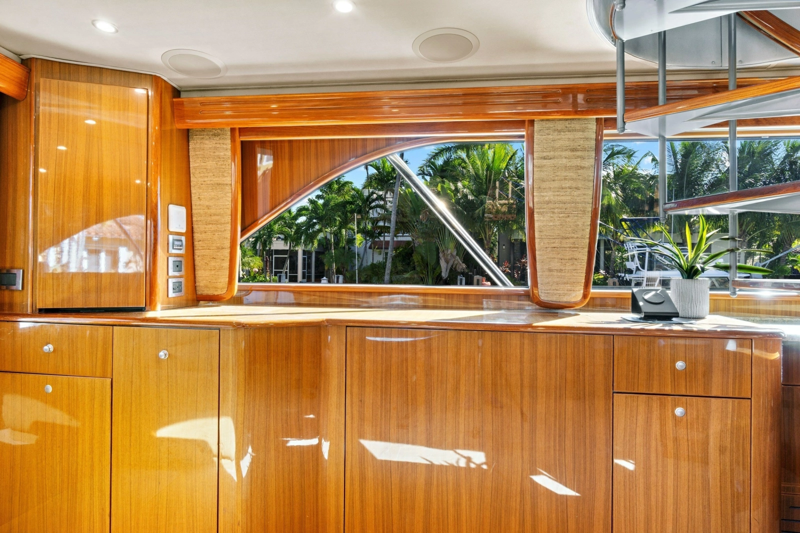 2008 Viking 74 Enclosed Bridge
