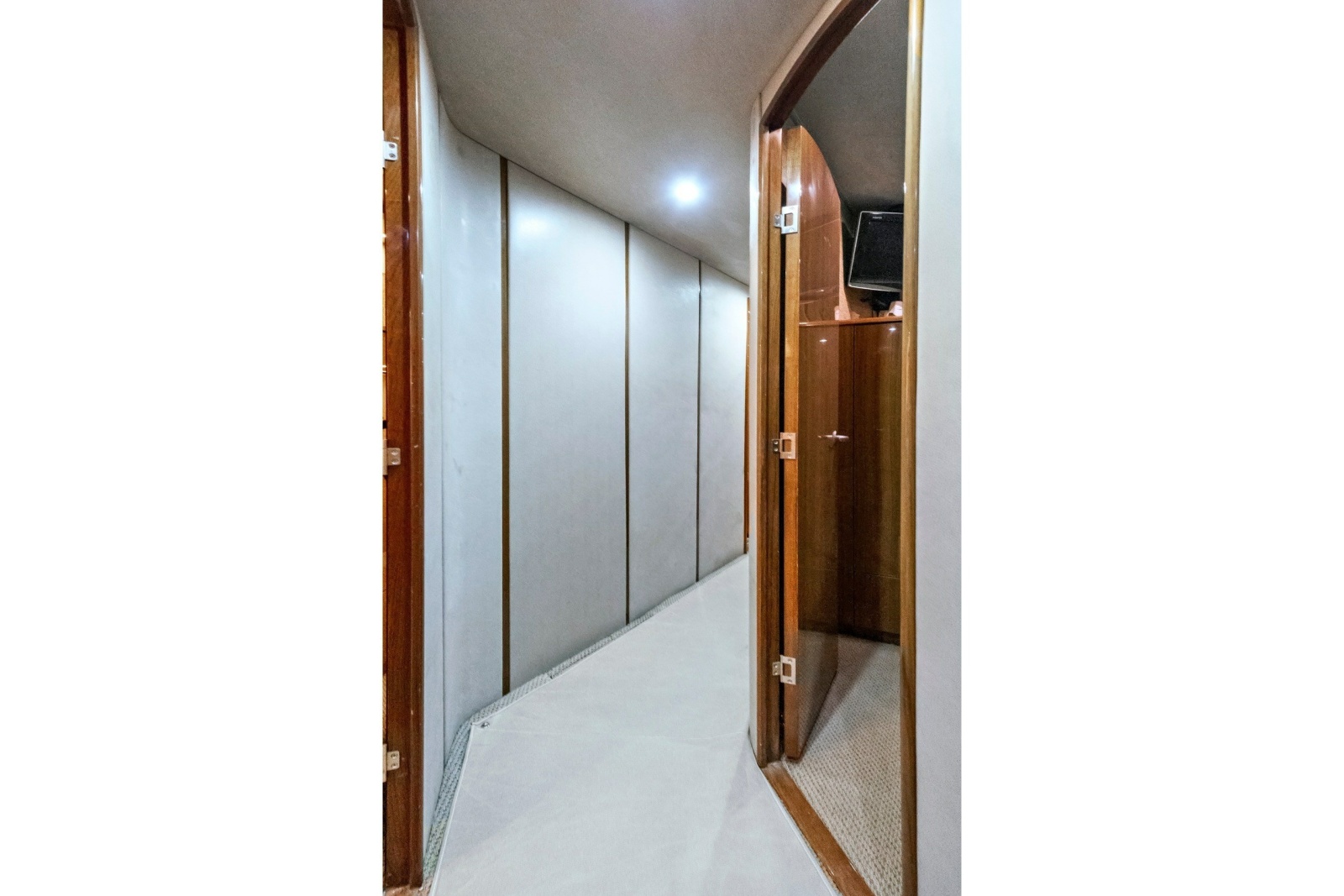 2008 Viking 74 Enclosed Bridge