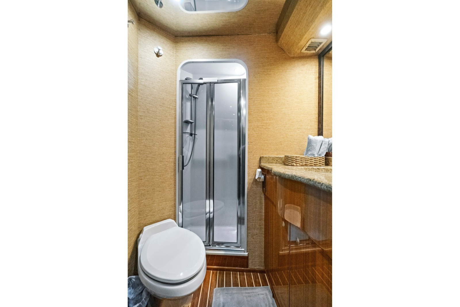 2008 Viking 74 Enclosed Bridge