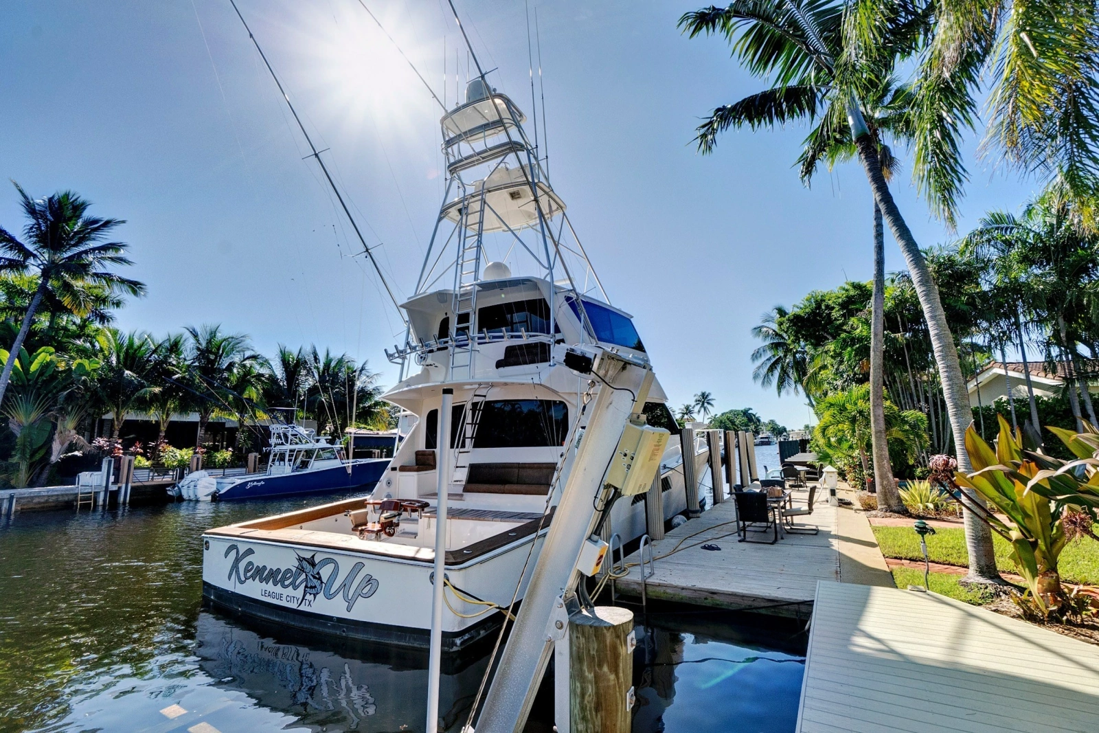 2008 Viking 74 Enclosed Bridge