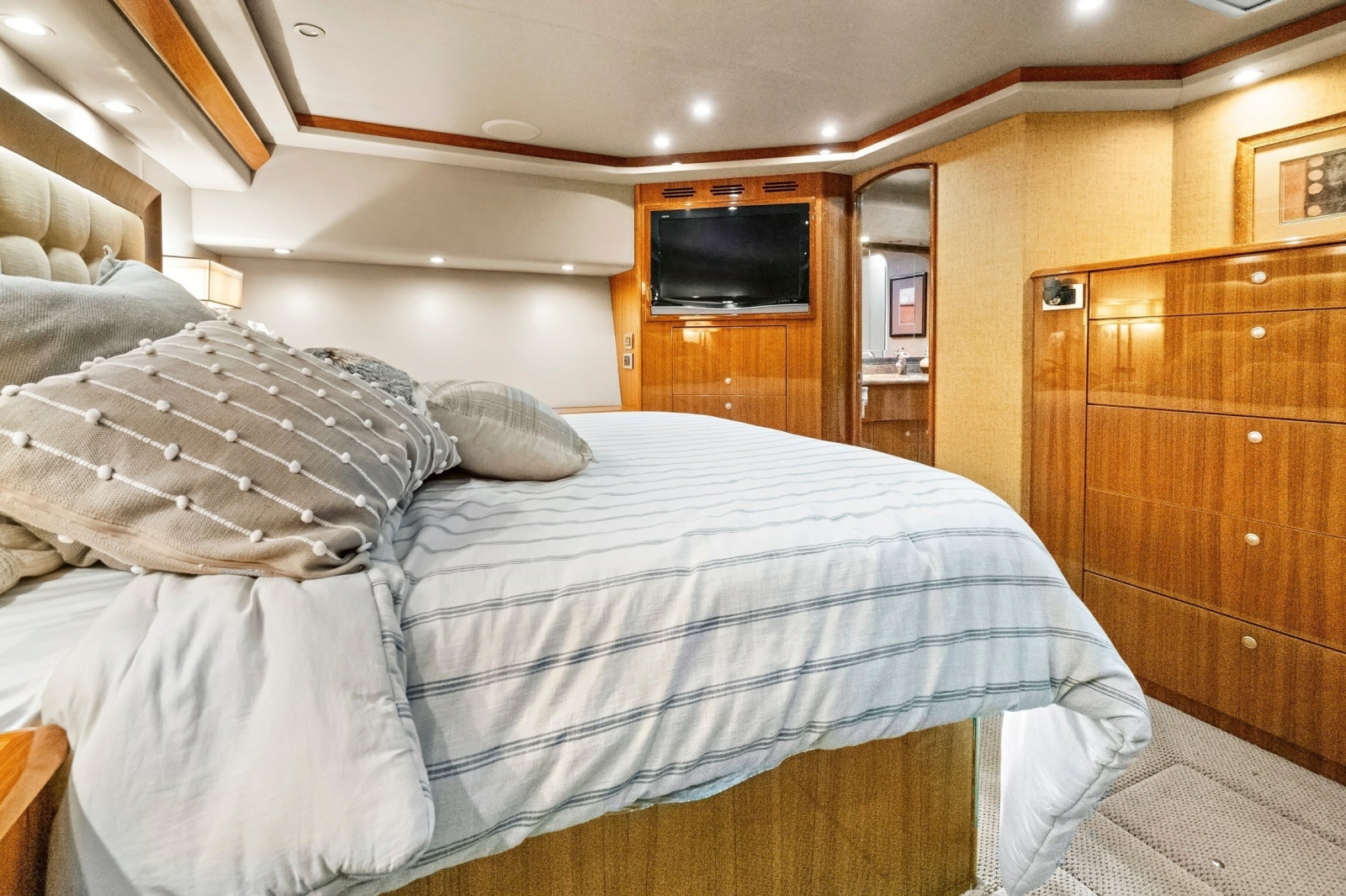 2008 Viking 74 Enclosed Bridge