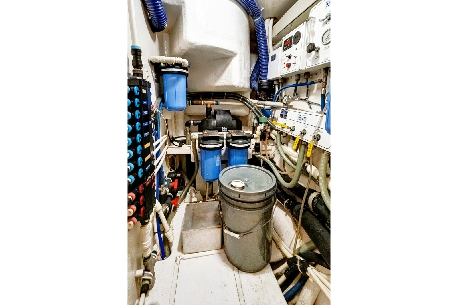 2008 Viking 74 Enclosed Bridge