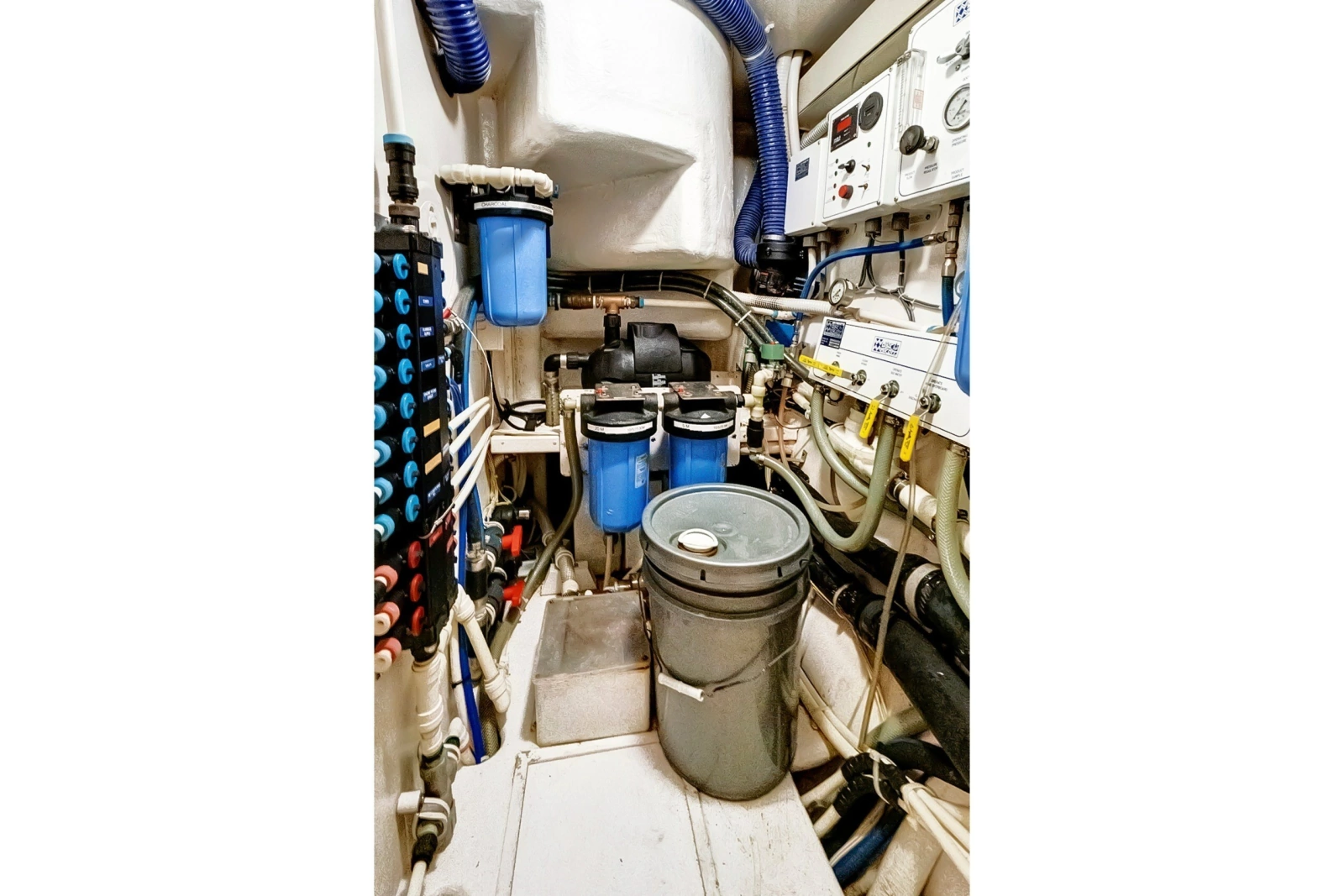2008 Viking 74 Enclosed Bridge