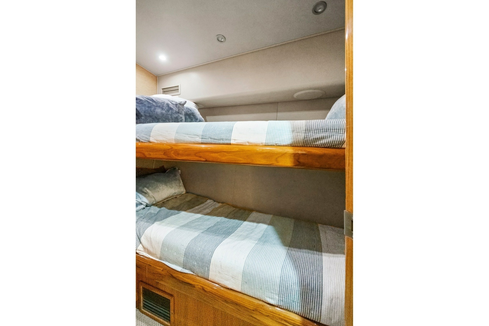 2008 Viking 74 Enclosed Bridge
