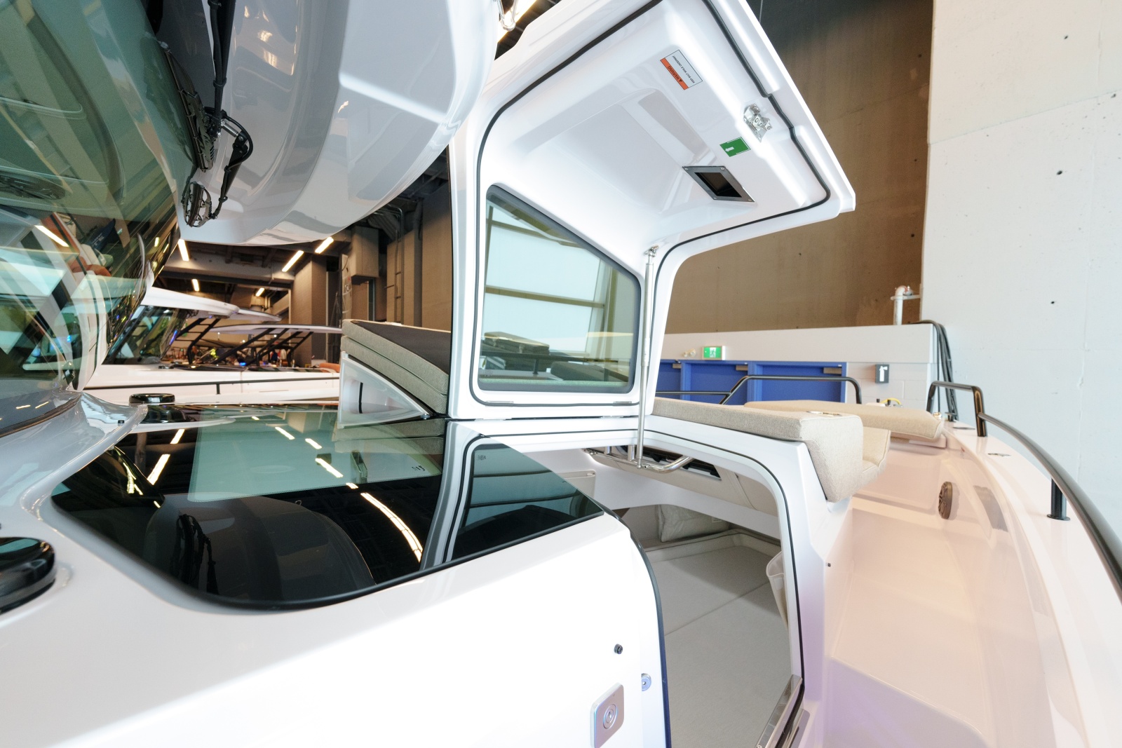 2025 Axopar 37 XC Cross Cabin