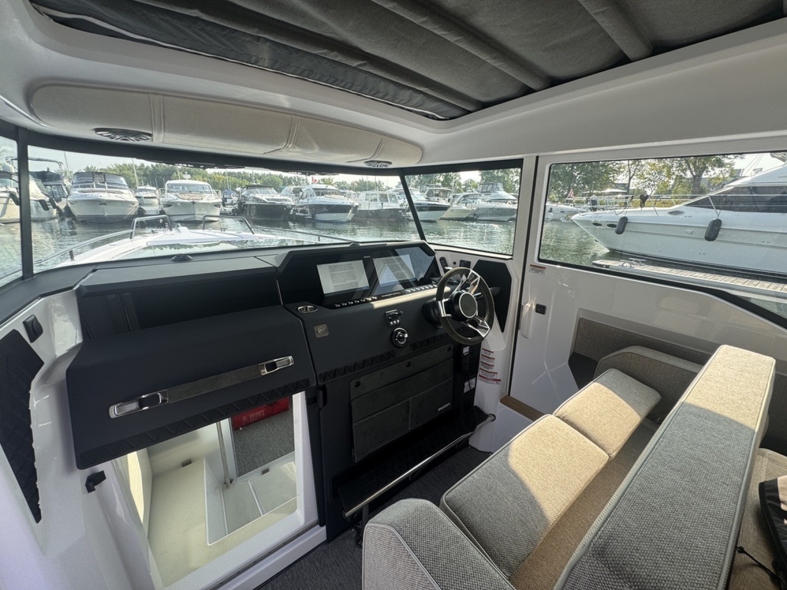 2025 Axopar 37 XC Cross Cabin