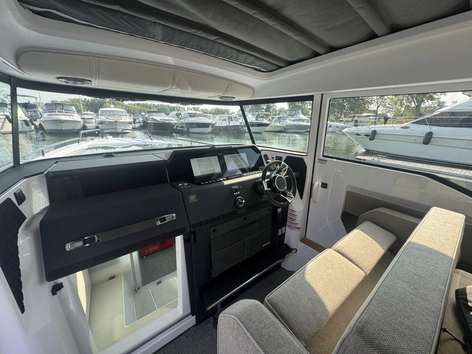 2025 Axopar 37 XC Cross Cabin