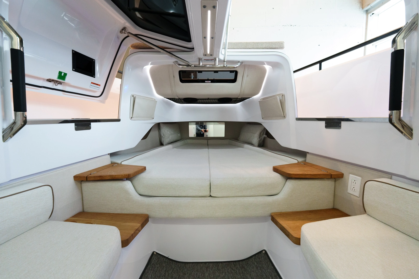 2025 Axopar 37 XC Cross Cabin