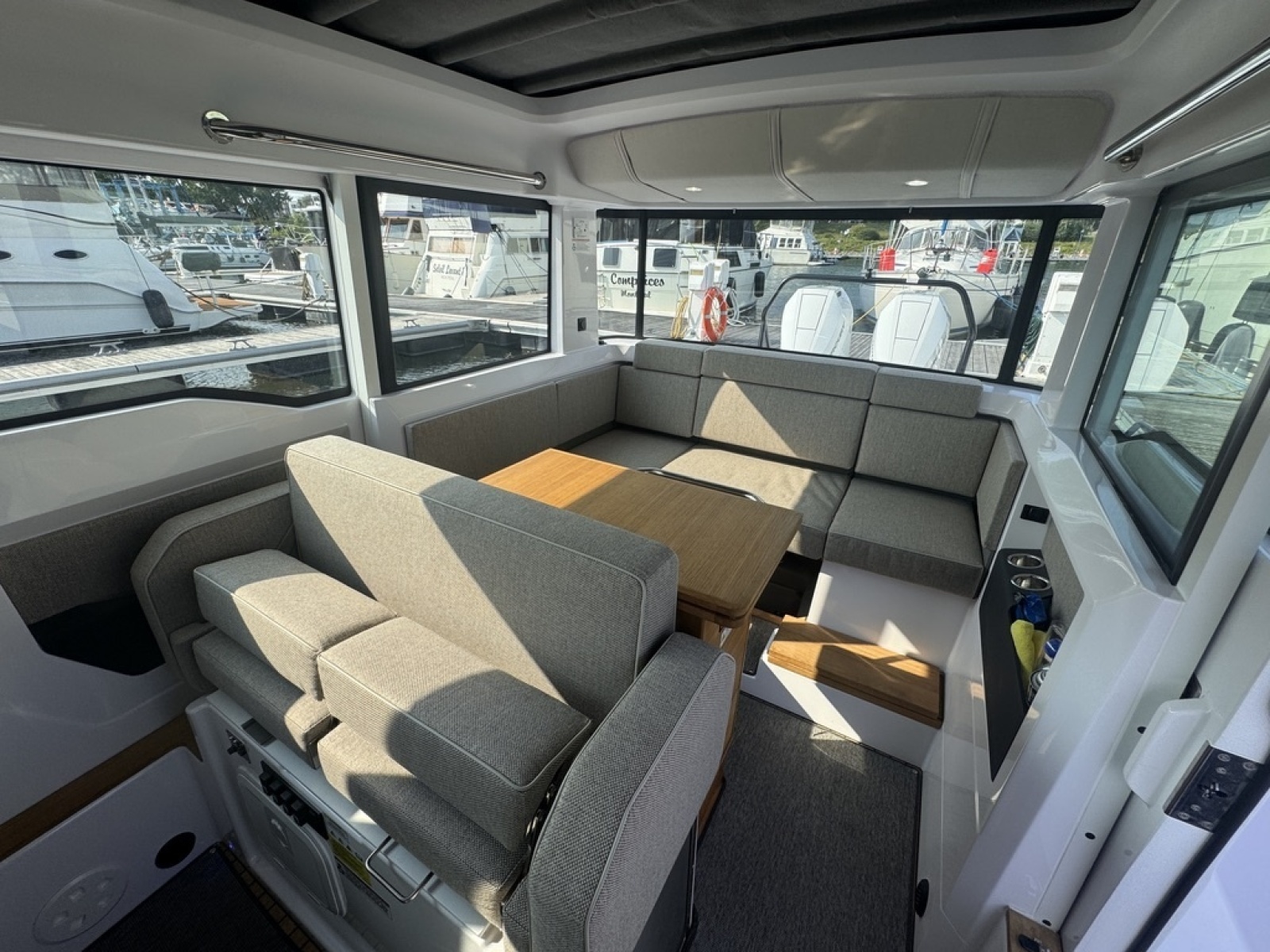 2025 Axopar 37 XC Cross Cabin