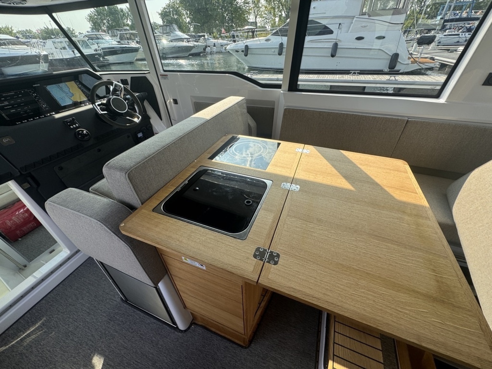 2025 Axopar 37 XC Cross Cabin