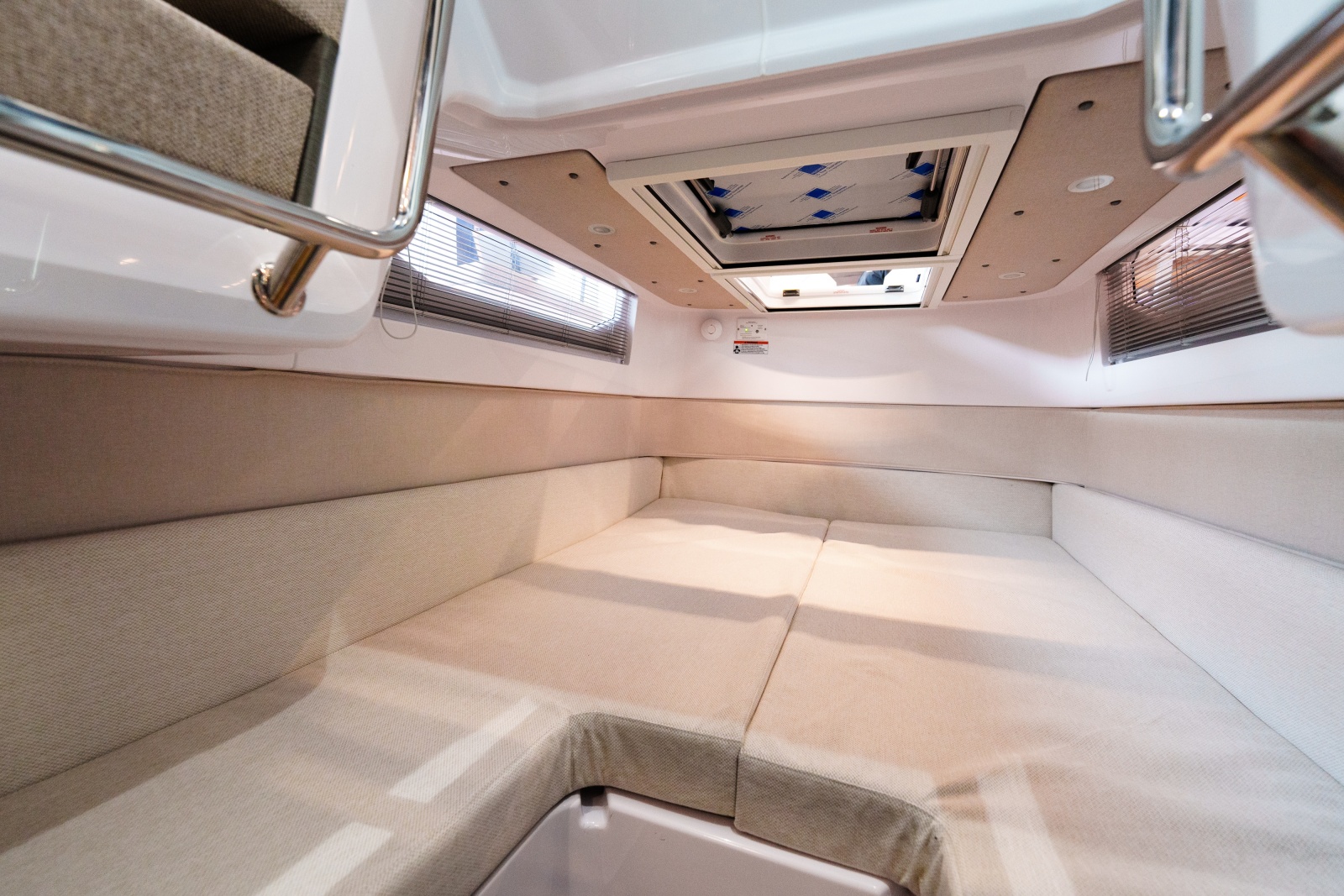 2025 Axopar 37 XC Cross Cabin