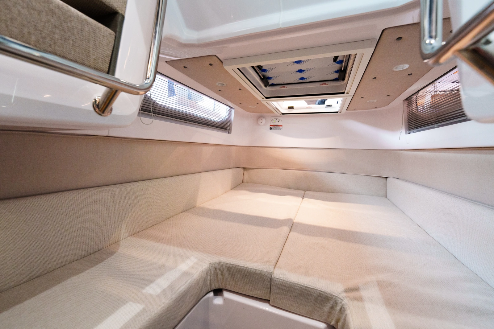 2025 Axopar 37 XC Cross Cabin