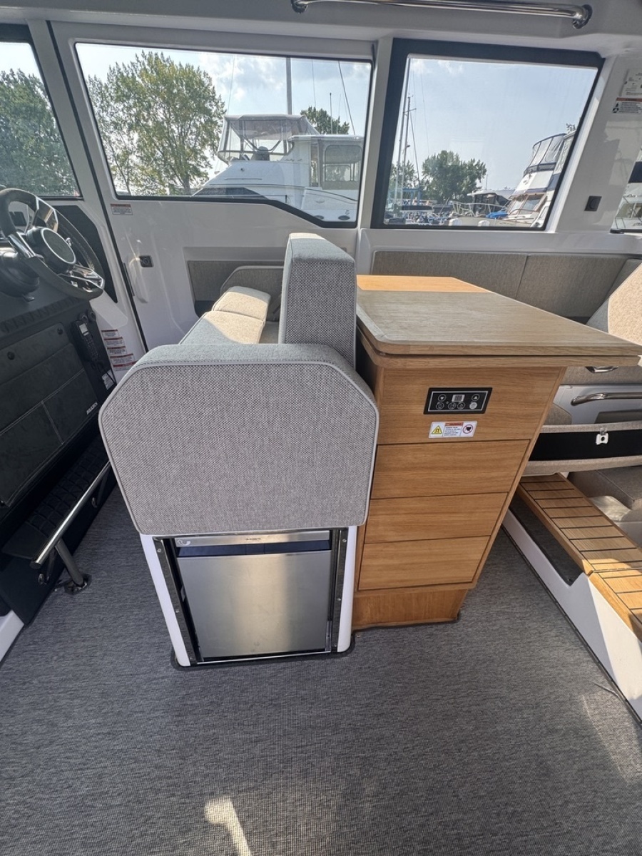 2025 Axopar 37 XC Cross Cabin
