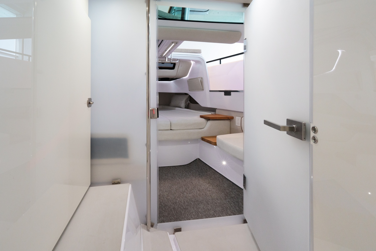 2025 Axopar 37 XC Cross Cabin