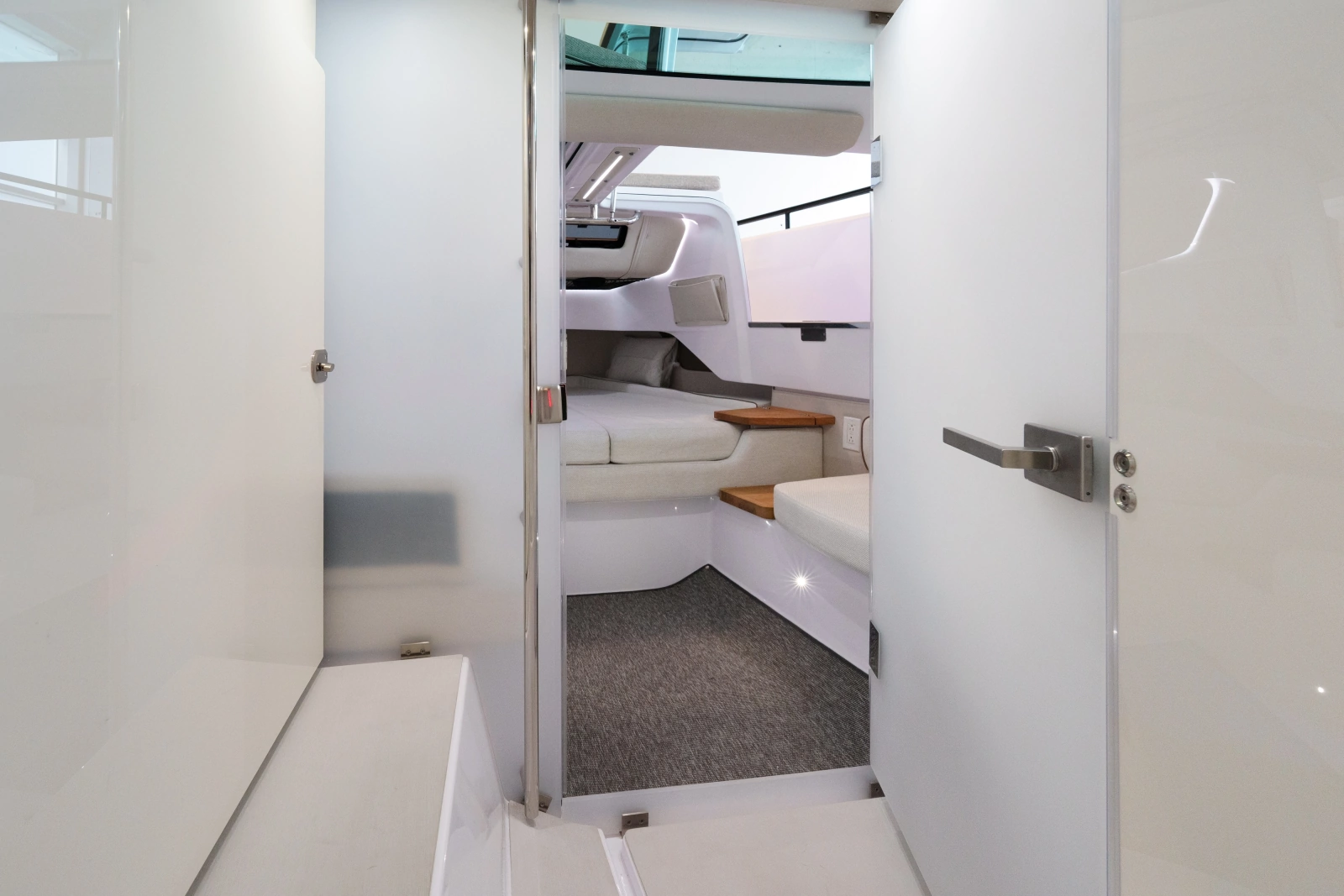 2025 Axopar 37 XC Cross Cabin