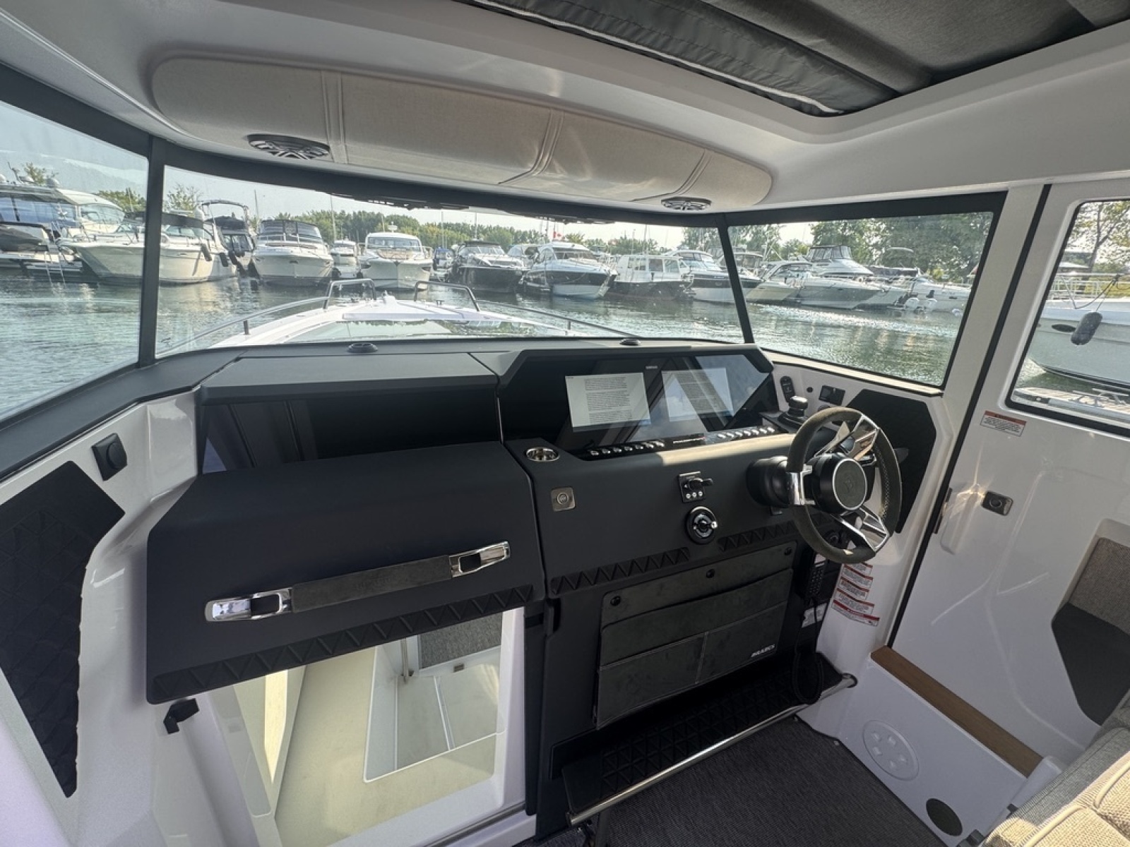 2025 Axopar 37 XC Cross Cabin