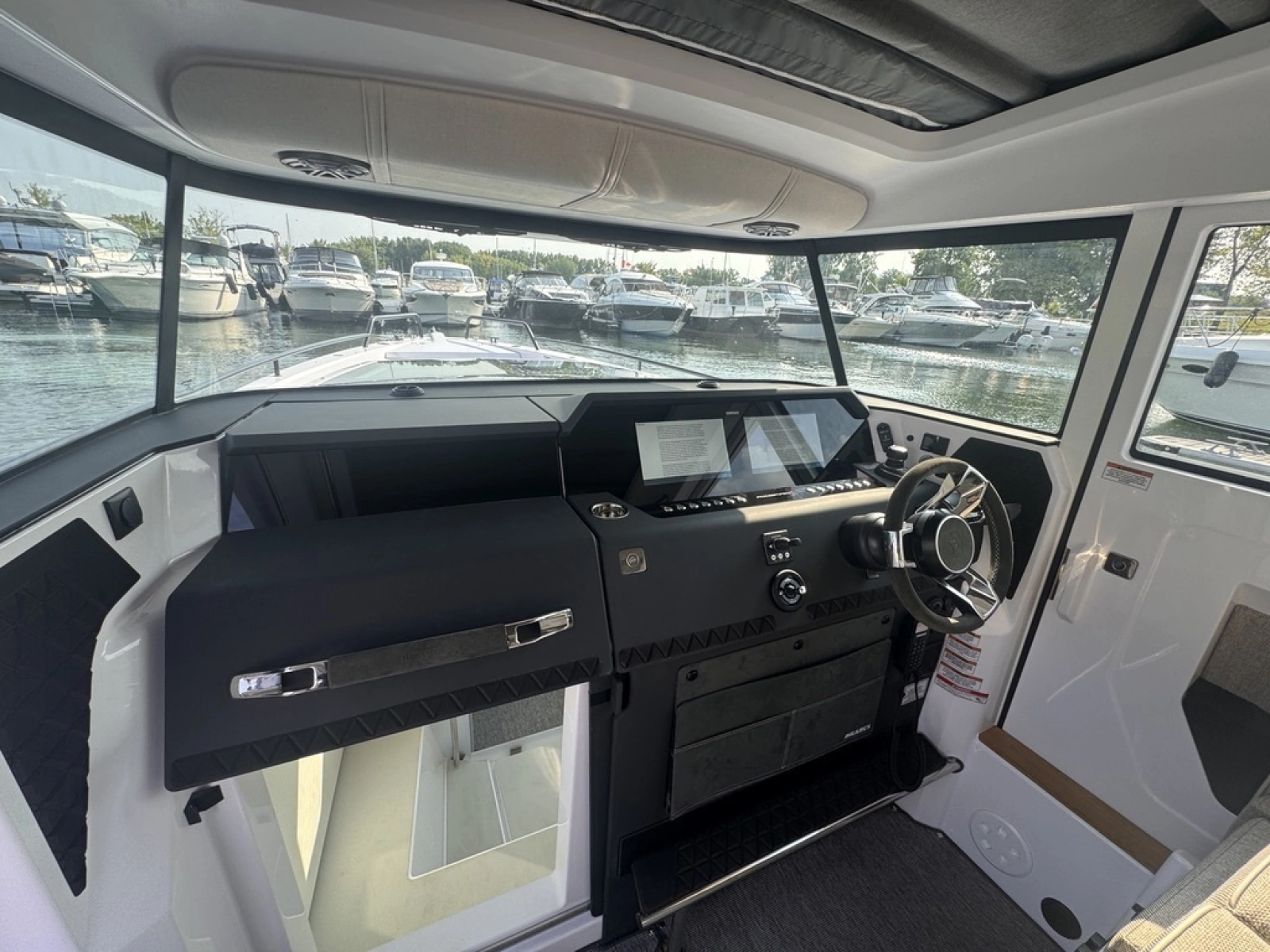 2025 Axopar 37 XC Cross Cabin