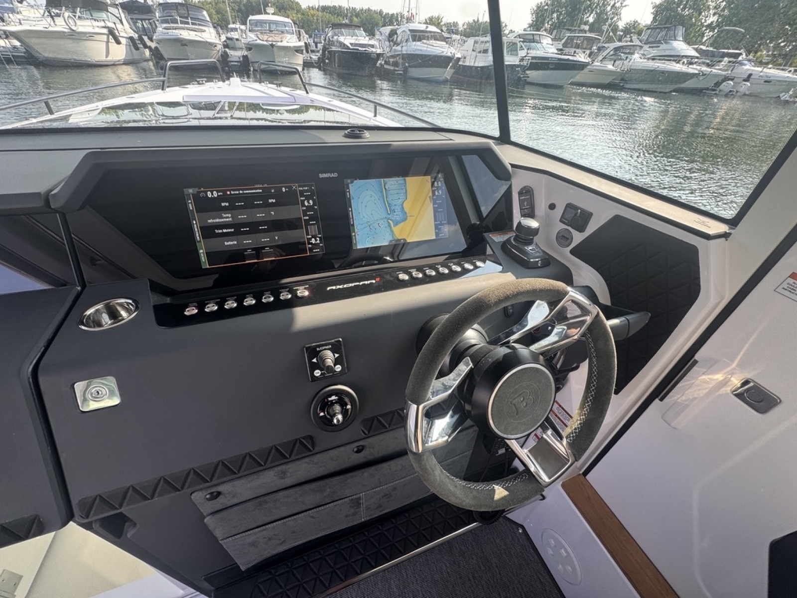2025 Axopar 37 XC Cross Cabin