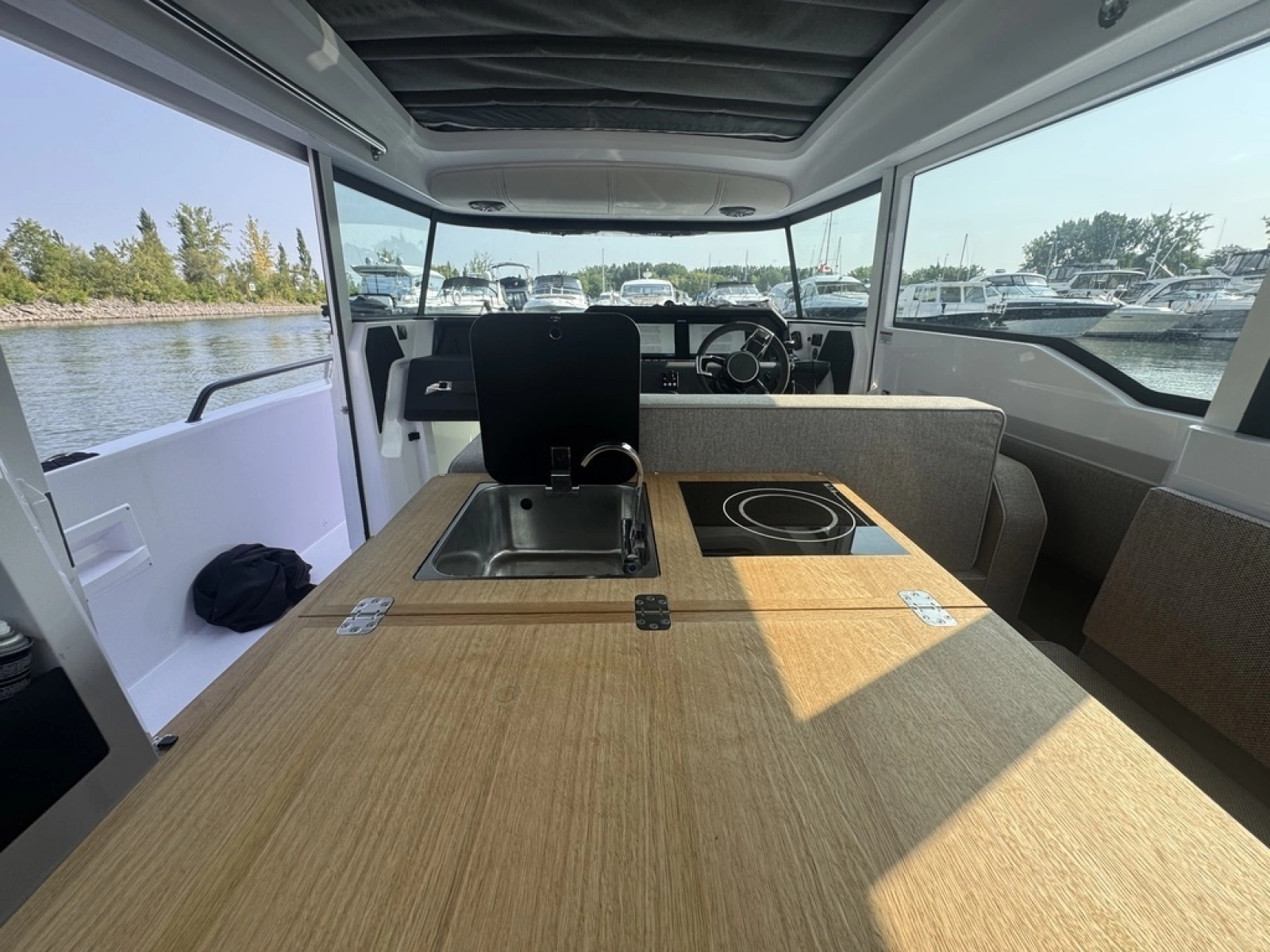 2025 Axopar 37 XC Cross Cabin