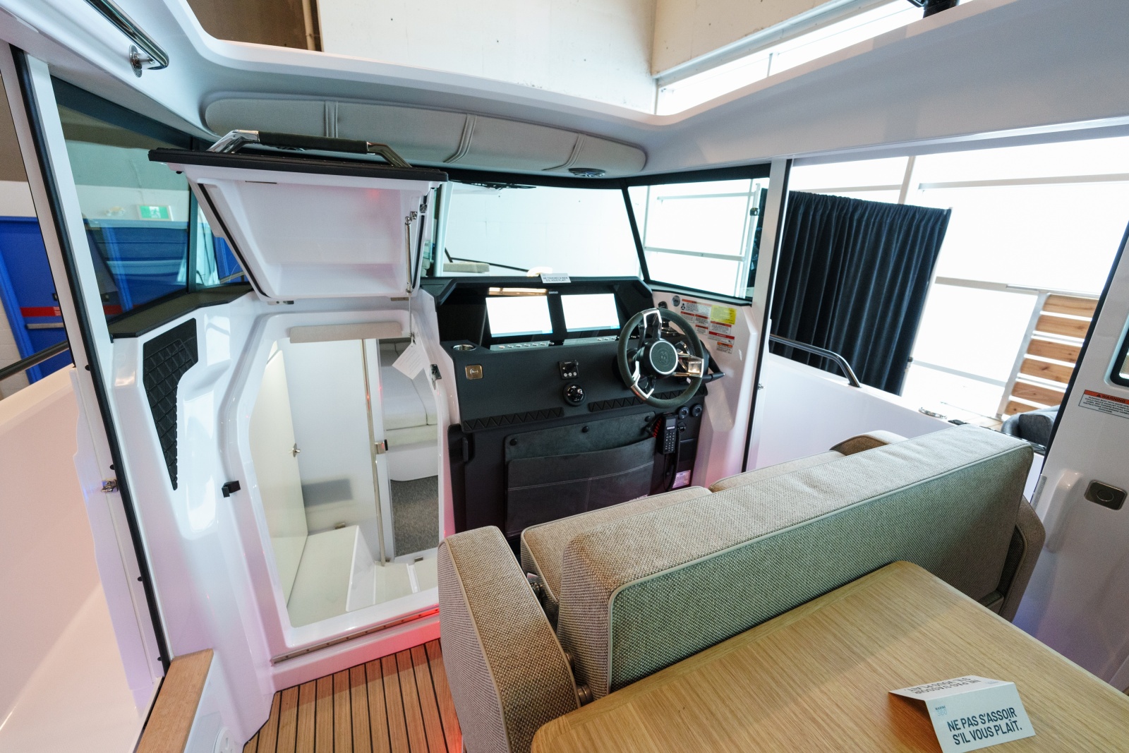 2025 Axopar 37 XC Cross Cabin