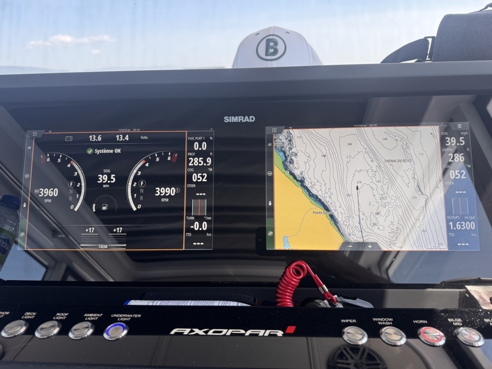 2025 Axopar 37 XC Cross Cabin