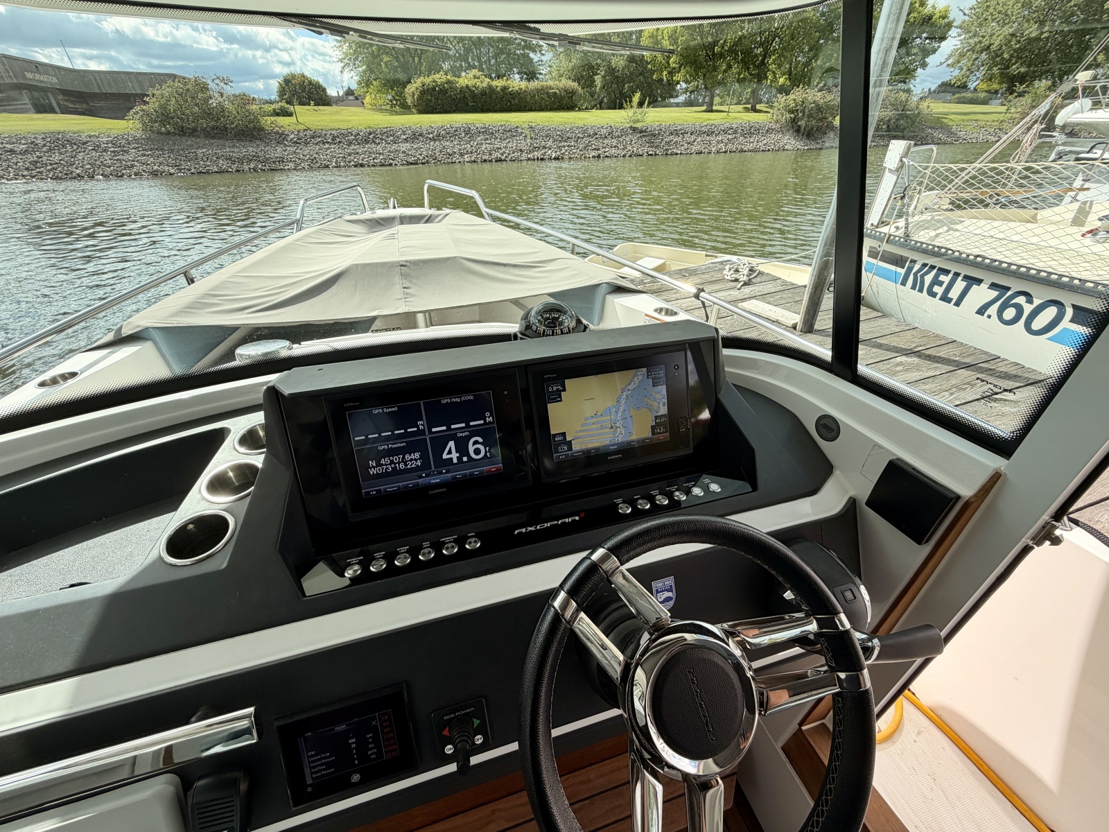 2018 Axopar 28 XC CROSS CABIN